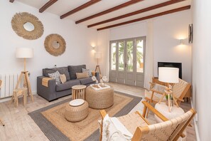 TV, DVD player - Villa Solcanada in Aucanada for 6 persons with swimming pool (Puerto de Alcudia)