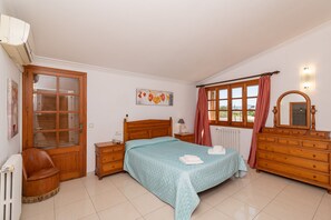 5 soverom, safe på rommet, strykejern/-brett og wi-fi (inkludert)