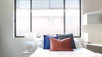 Iron/ironing board, WiFi, bed sheets