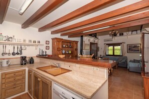 Fridge, microwave, oven, coffee/tea maker