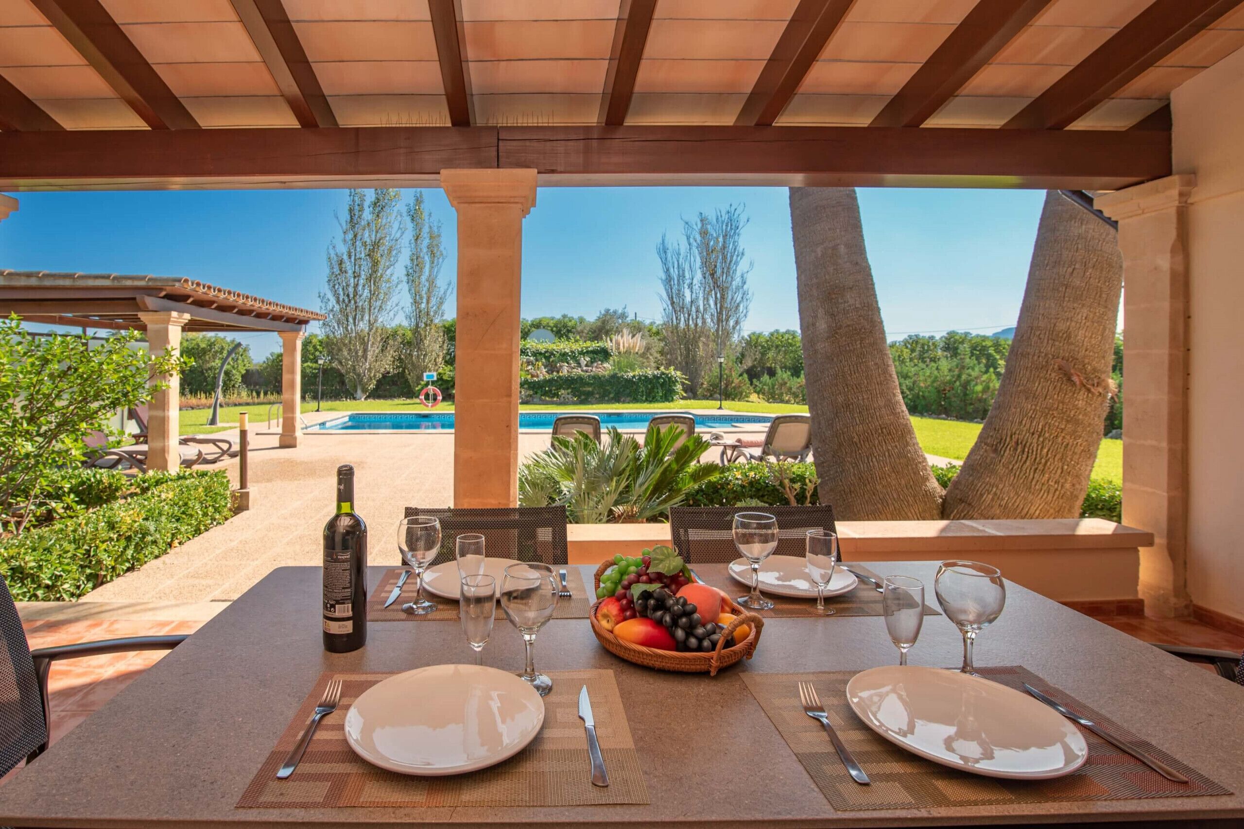 تناول الطعام بالخارج