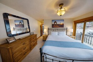 2 makuuhuonetta, silitysrauta/-lauta, ilmainen Wi-Fi, vuodevaatteet