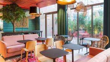 Dagelijks ontbijtbuffet (EUR 18 per persoon)