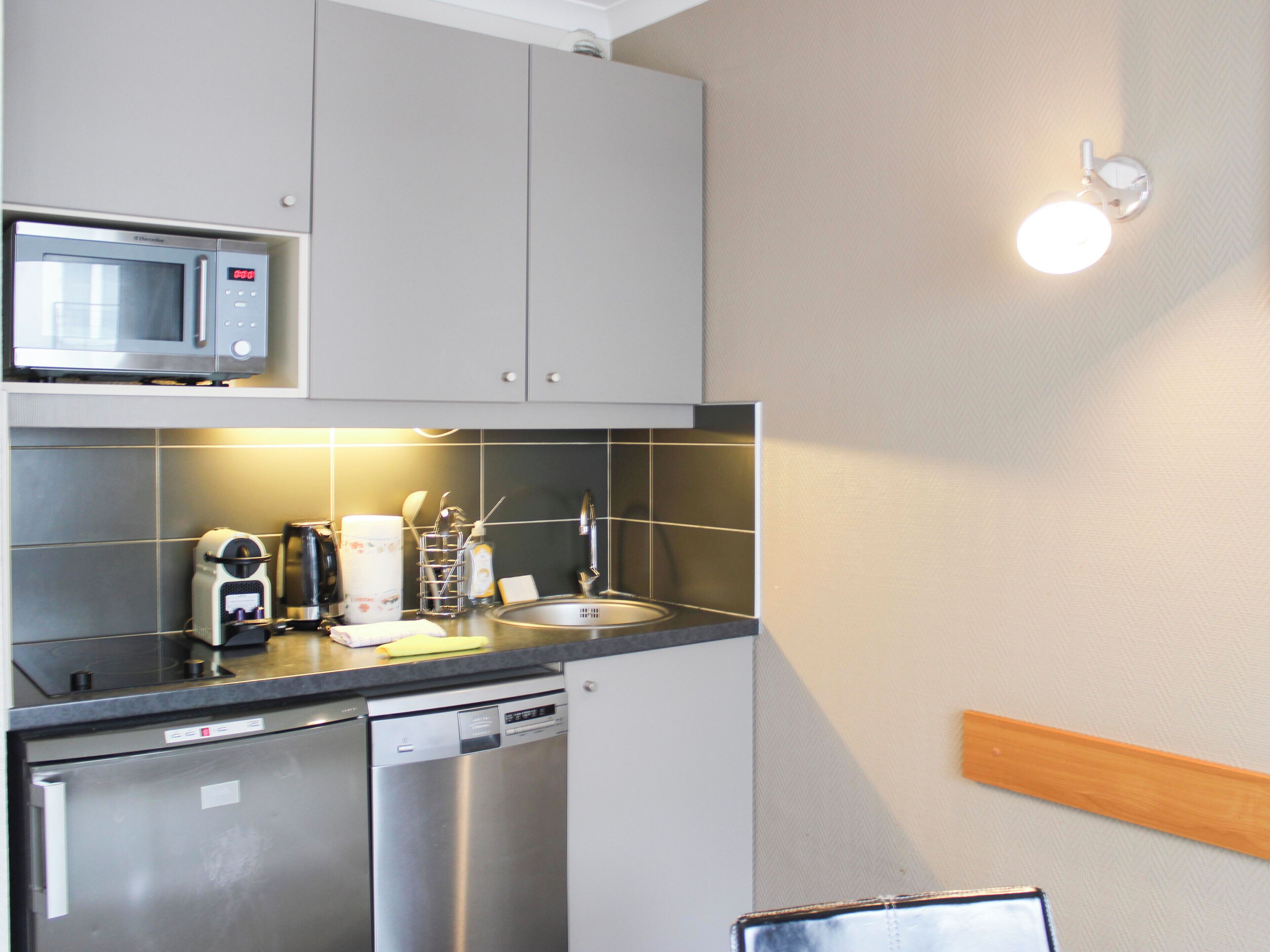 Fridge, microwave, dishwasher, coffee/tea maker