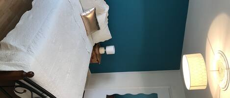 3 عدّة غرف نوم ومكواة/لوح كي وواي فاي وملاءات أسرّة