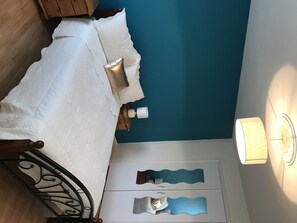3 habitaciones, tabla de planchar con plancha, wifi y ropa de cama