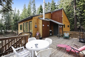 Outdoor dining - Barking Pine Cabin - private BEACH access, sunny location (Tahoe City)