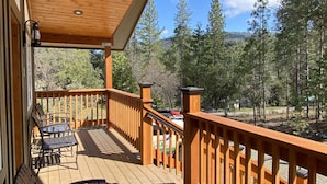 Luxury Cabin | Balcony view - Pioneer (Oakhurst)