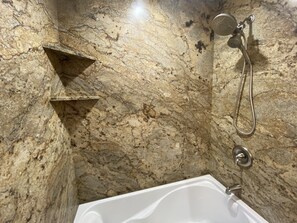 Luxury Cabin | Deep soaking bathtub - Pioneer (Oakhurst)