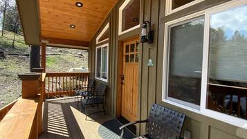 Luxury Cabin | Terrace/patio