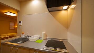 Fridge, microwave, stovetop, cookware/dishes/utensils