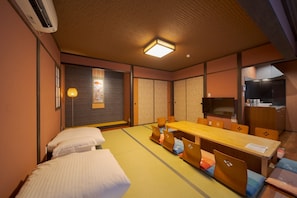3 bedrooms, desk, free WiFi, bed sheets