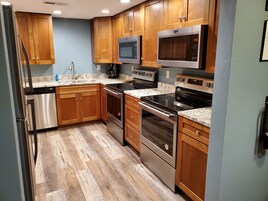 冰箱、微波炉、烤箱、炉灶