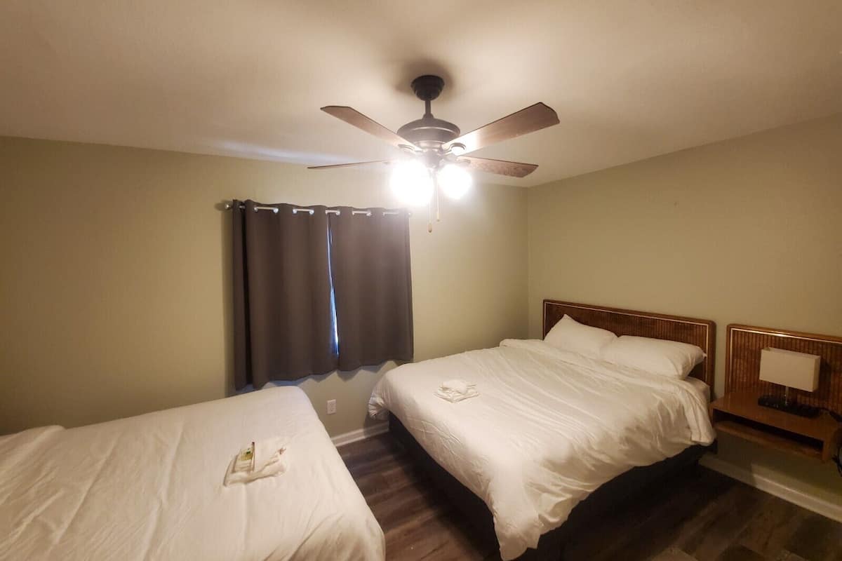 1 bedroom, bed sheets