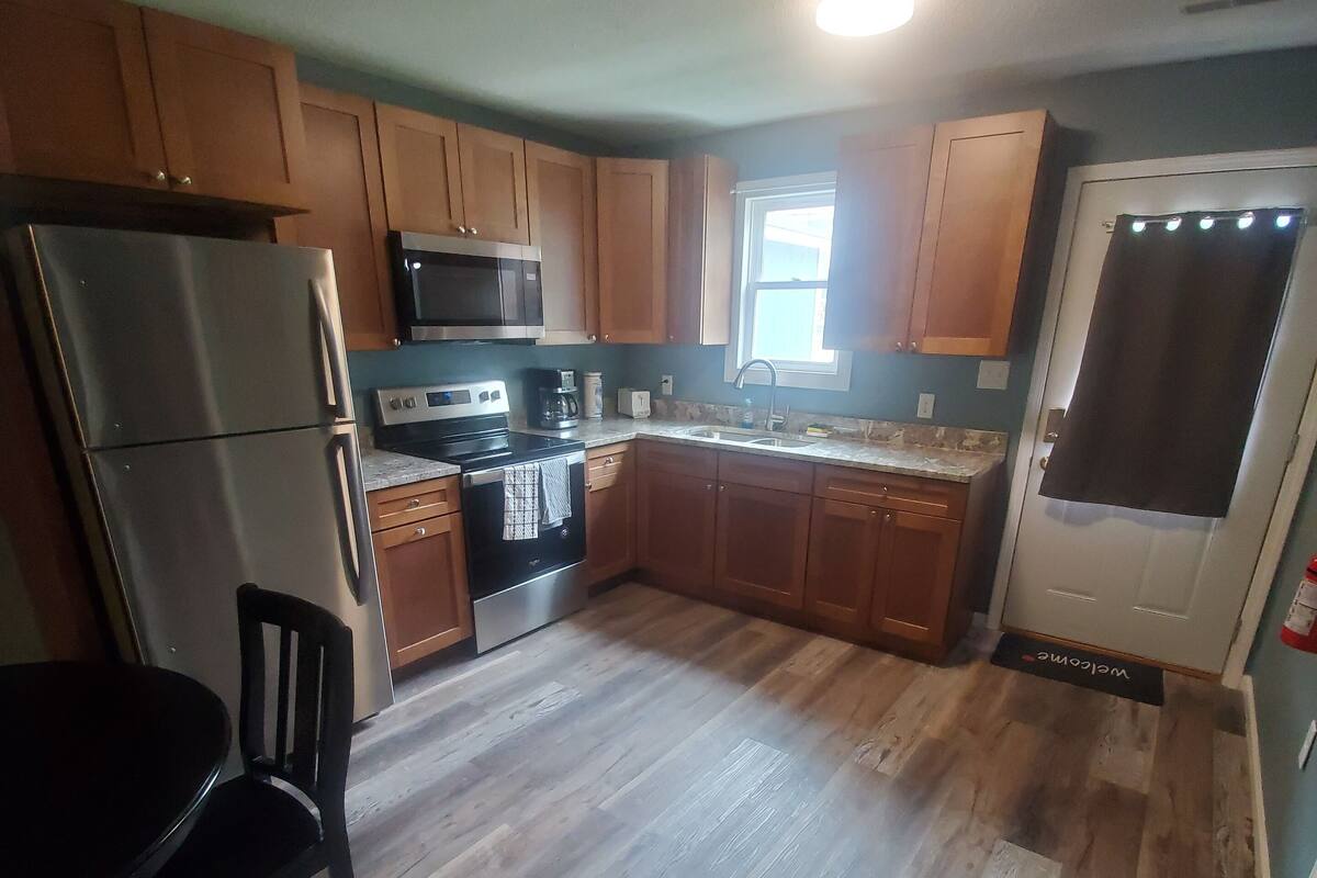 Cabaña Premium, 2 habitaciones, para no fumadores, vista al lago | Cocina privada | Refrigerador, microondas, horno y parrilla de estufa 