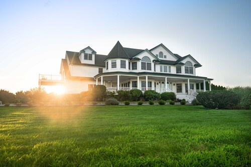 11-Bedroom Mansion with an Seasonal Outdoor Pool 10.5 bathrooms
