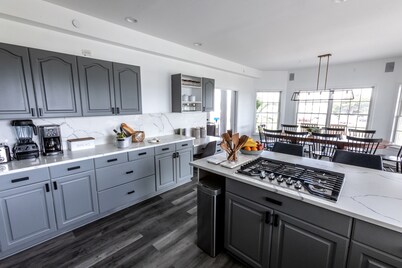 11-Bedroom Mansion with an Seasonal Outdoor Pool 10.5 bathrooms