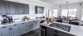 11-Bedroom Mansion with an Seasonal Outdoor Pool 10.5 bathrooms