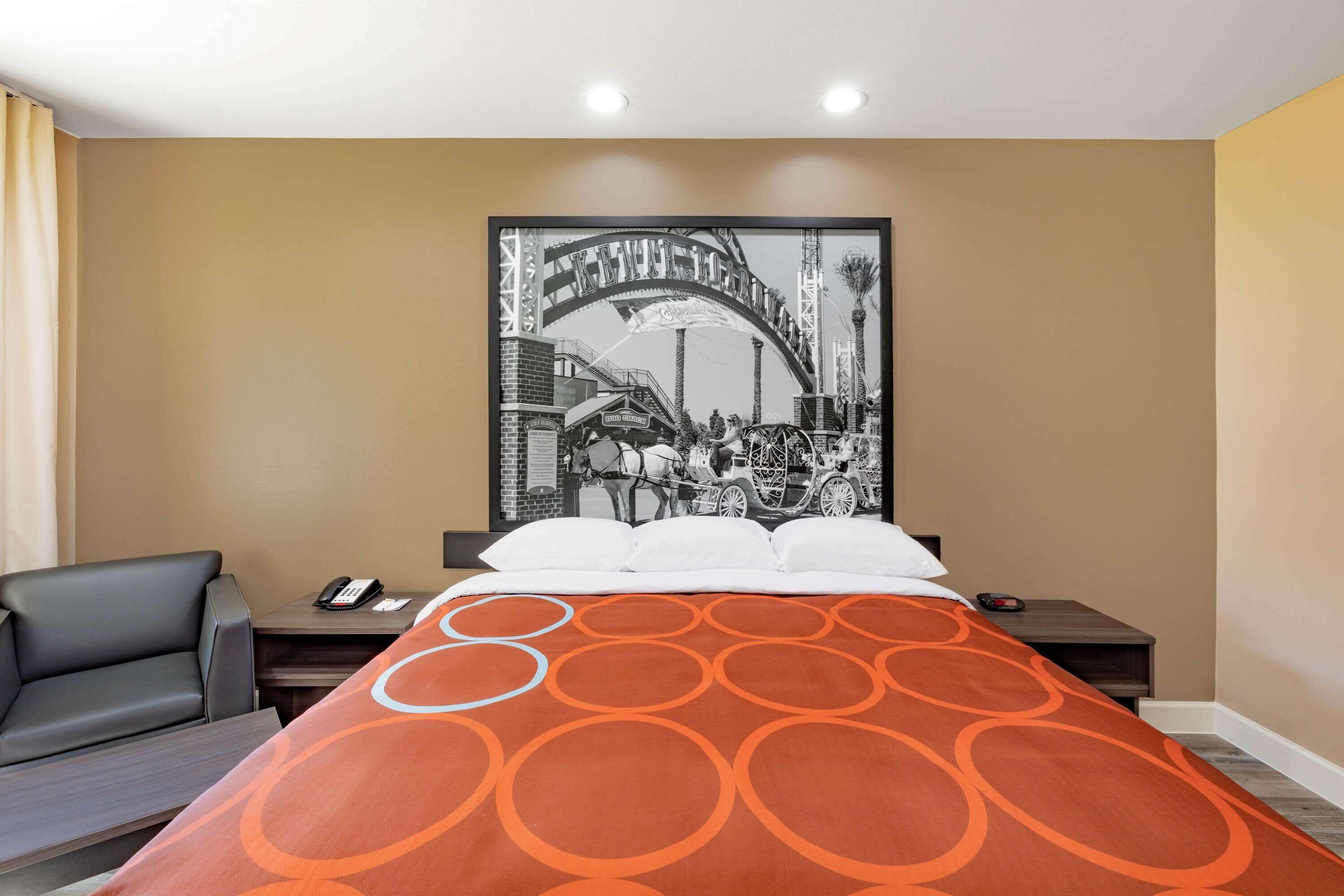 1 bedroom, pillow-top beds, desk, laptop workspace