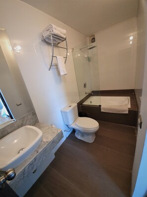 Combined shower/bathtub, hair dryer, towels, soap - Astonishing ocean view ☼ disinfected ♥ soundproof☻ (Distrito de Lima)