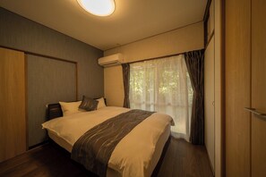 4 bedrooms, desk, free WiFi, bed sheets