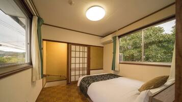 4 habitaciones, escritorio, wifi gratis y ropa de cama