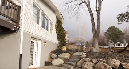 All Year Heated Pool, King Beds, Large Apartment, Ski & Hiking, Mountain View