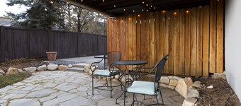Ski & Hiking l Summer Pool l King Beds l Large Apartment l Mountain Views