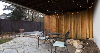 Ski & Hiking l Summer Pool l King Beds l Large Apartment l Mountain Views