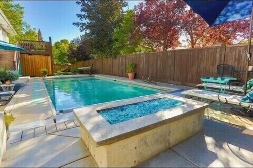 Ski & Hiking l Summer Pool l King Beds l Large Apartment l Mountain Views