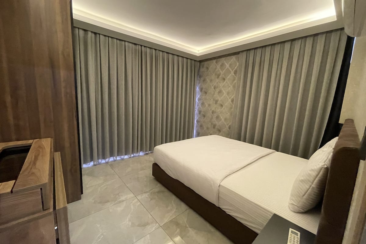 junior apartment | 3 bedrooms, minibar, in-room safe, blackout curtains