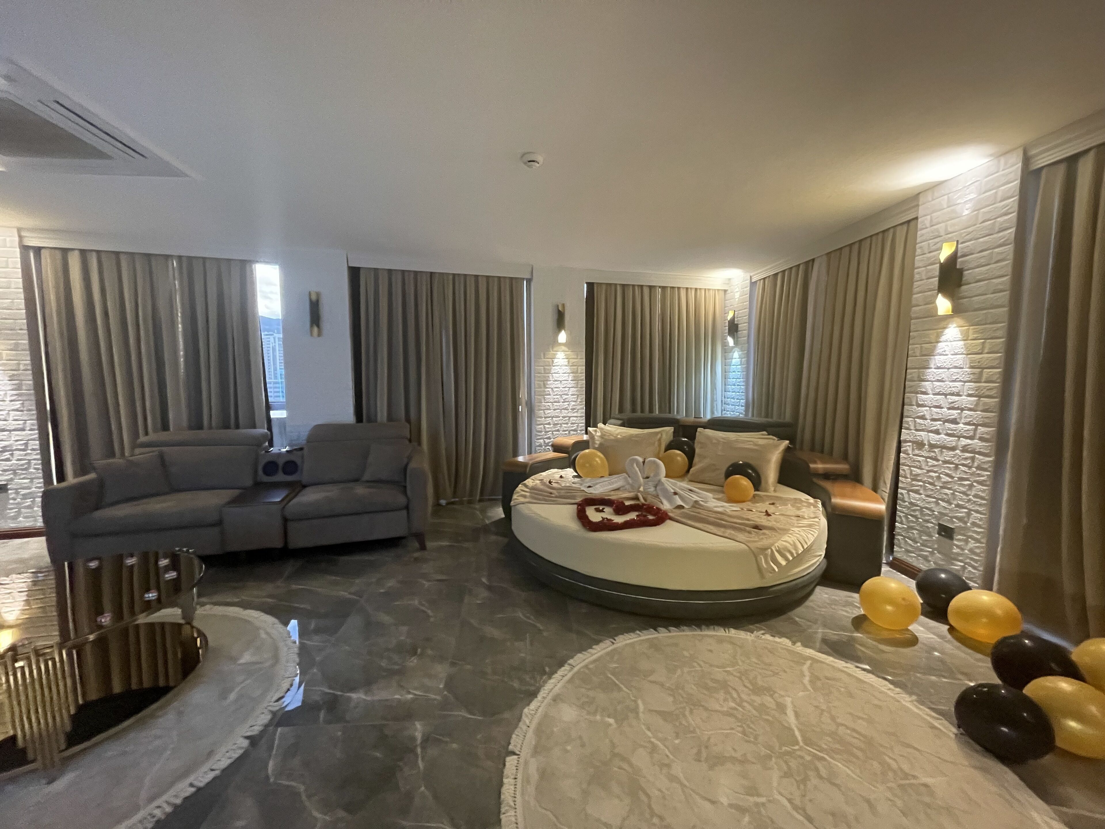 Suite estudio presidencial | Minibar, caja fuerte, cortinas opacas y sistema de insonorización