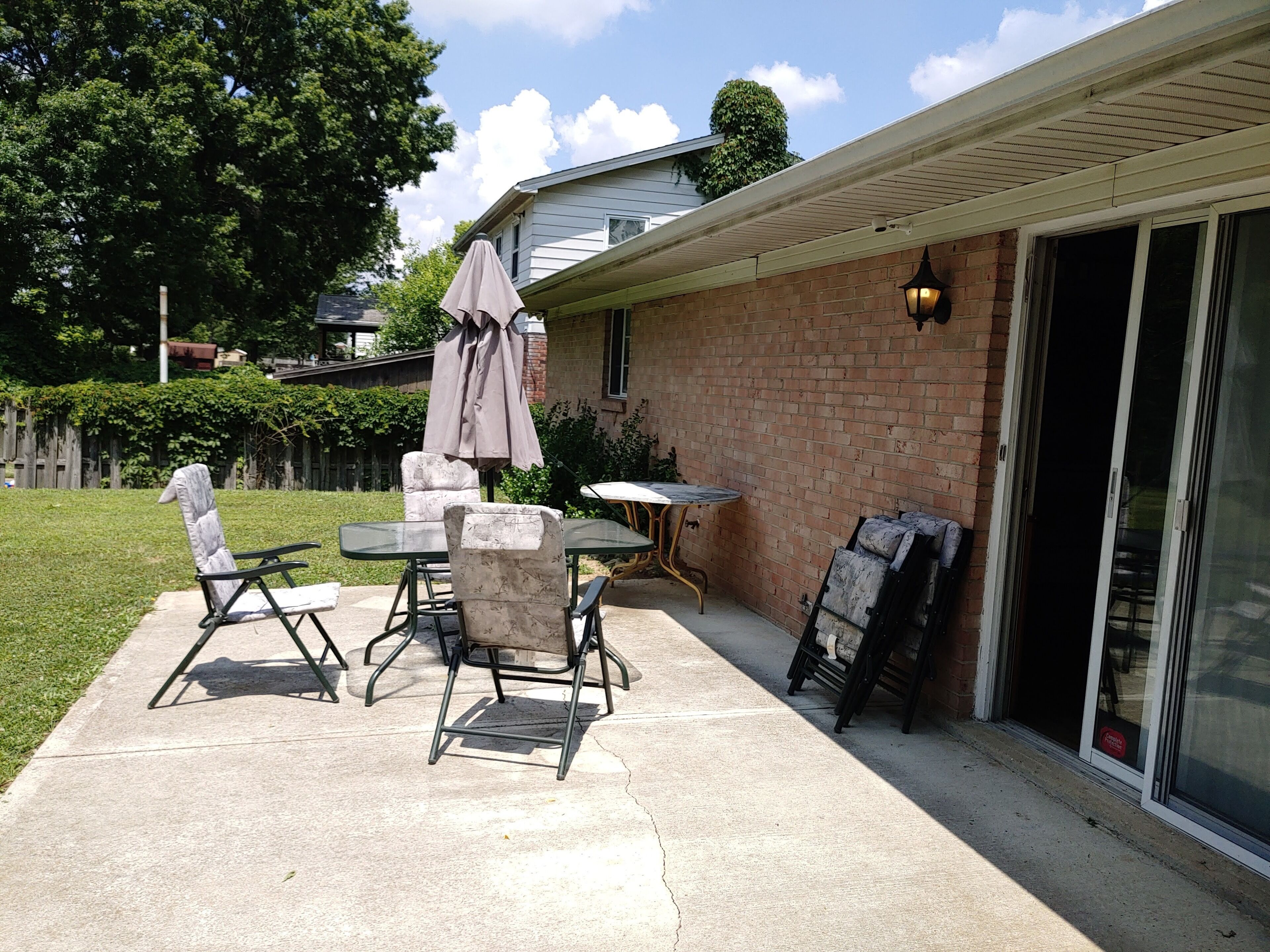 Outdoor dining