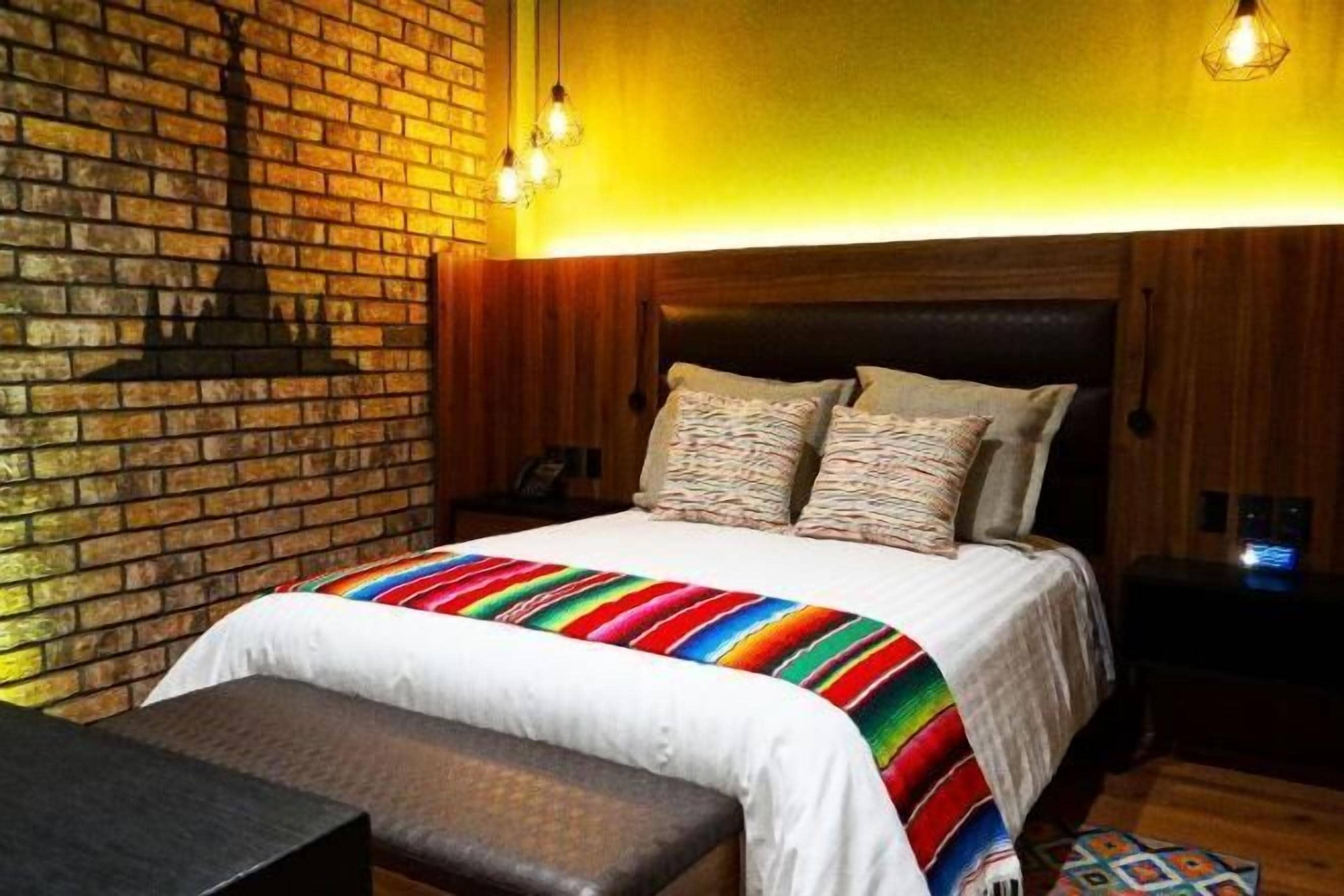 高級寝具、セーフティボックス (室内)、遮光カーテン、防音設備