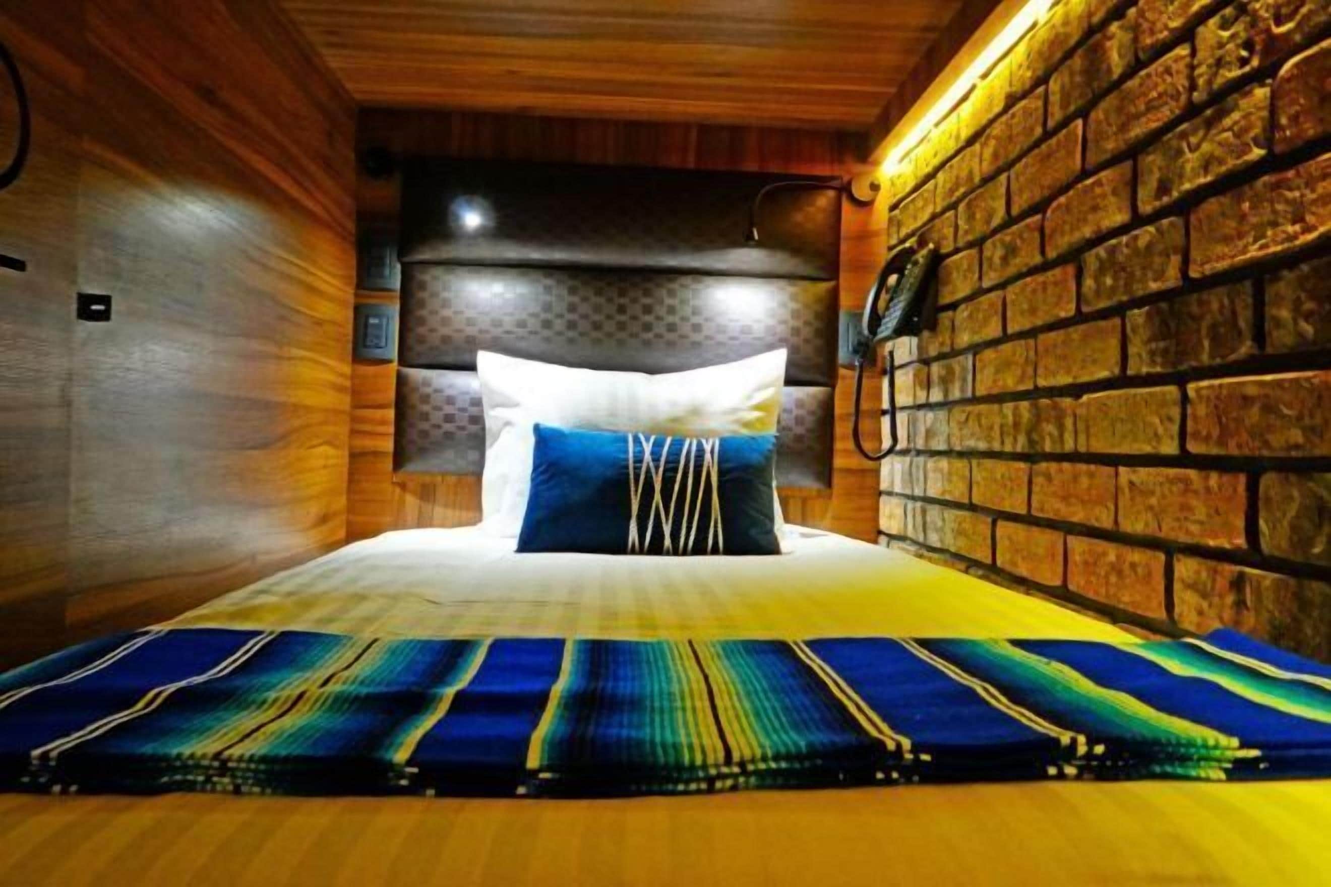 Premium bedding, in-room safe, blackout drapes, soundproofing