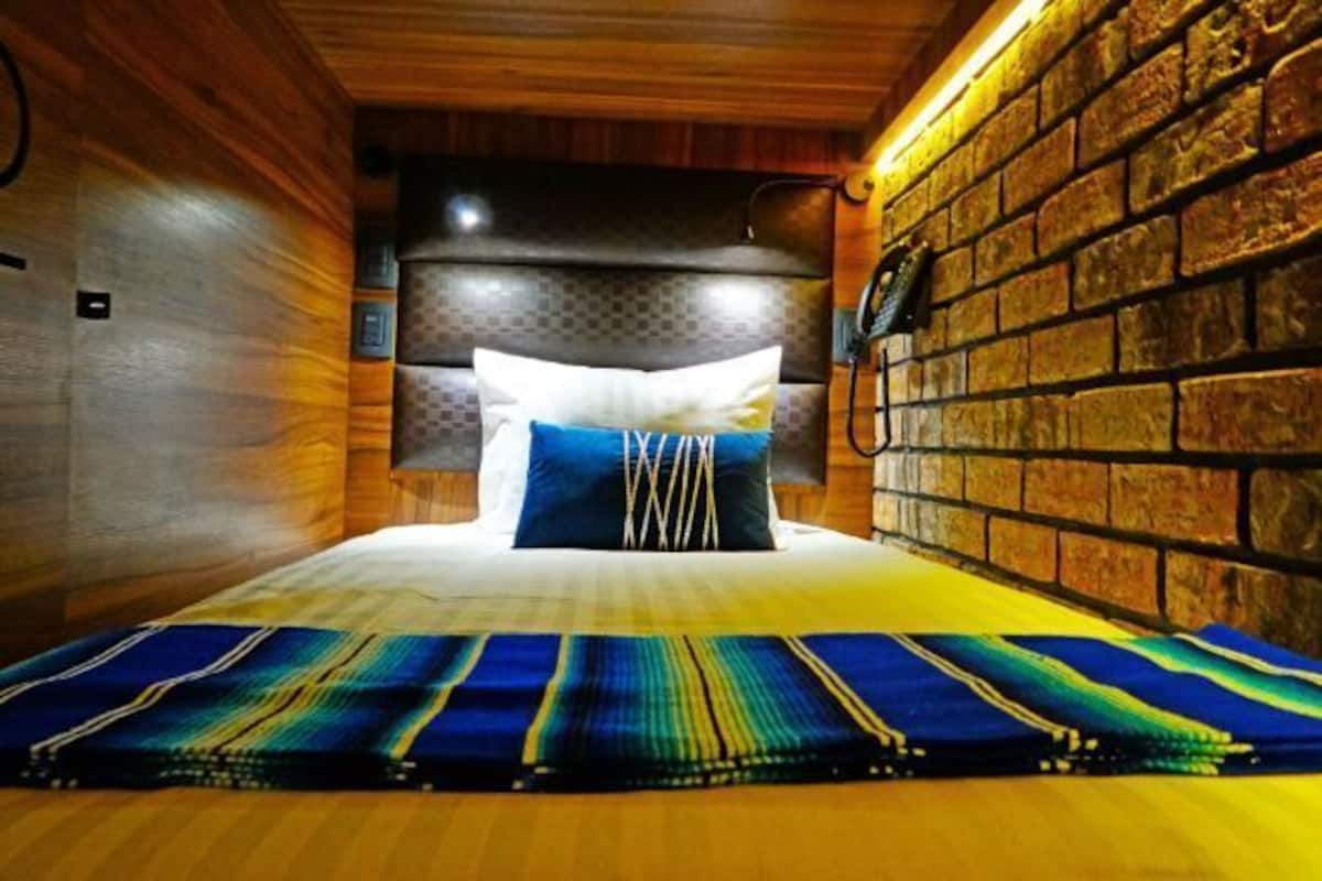 Premium bedding, in-room safe, blackout drapes, soundproofing