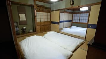 4 bedrooms, desk, free WiFi, bed sheets