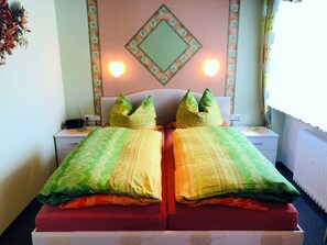 Double Room | Free WiFi, bed sheets - Haus Ingrid (Bad Steben)