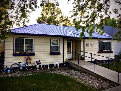 Dutch Inn Guest House near Pipestone National Monument & Blue Mounds State Park