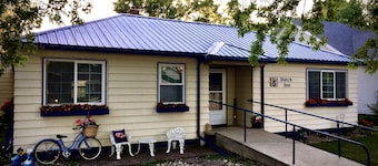 Dutch Inn Guest House near Pipestone National Monument & Blue Mounds State Park