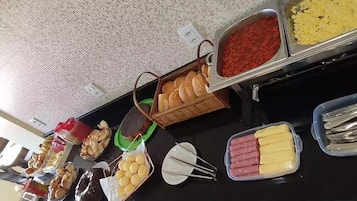 Free daily buffet breakfast
