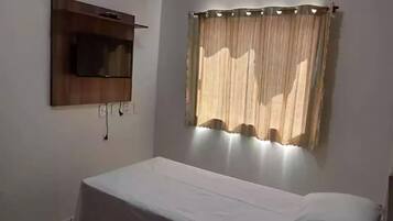 Quarto solteiro | Wi-Fi de cortesia