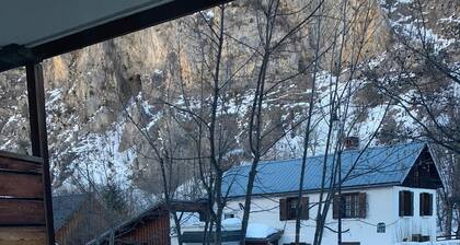 Condominium apartment at the foot of the slopes and 800m from Valloire village