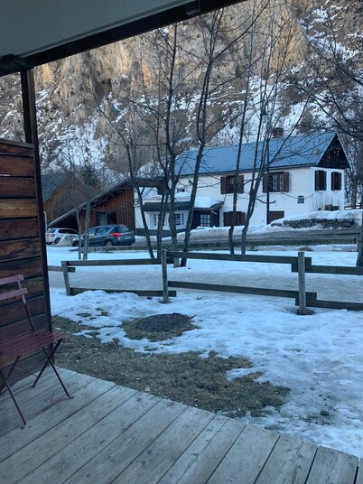 Condominium apartment at the foot of the slopes and 800m from Valloire village