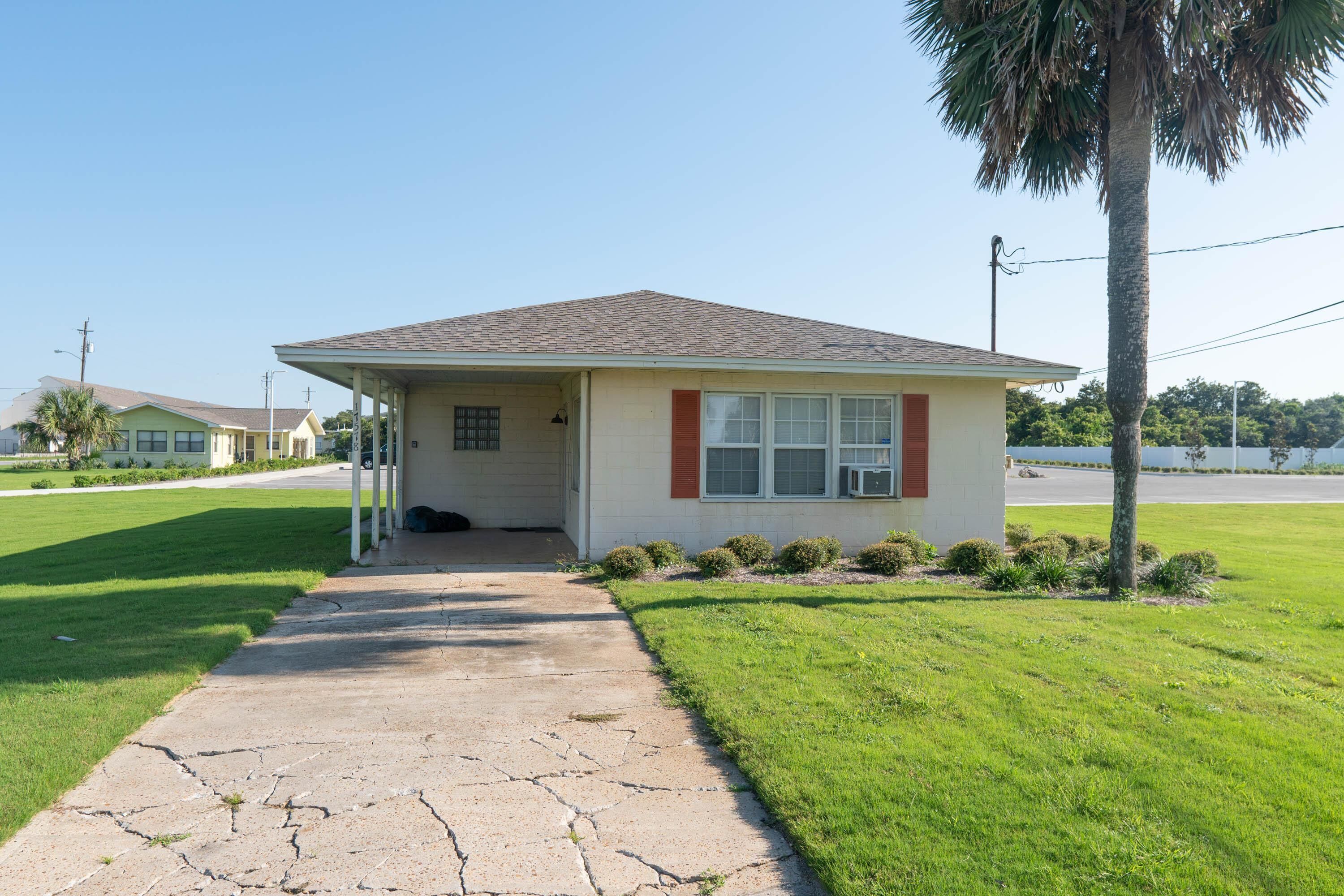 Quaint 2-Bedroom Home with Beautiful Views of the Gulf!