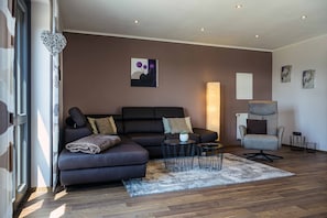 Apartment | Living area | TV