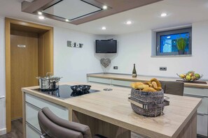 Apartment | Private kitchen | Fridge, microwave, oven, stovetop