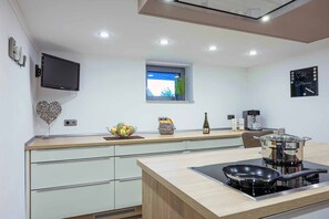 Apartment | Private kitchen | Fridge, microwave, oven, stovetop - Ferienwohnung Tretter Natur Pur (Erbendorf)