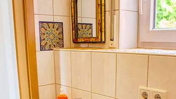 Villa | Badezimmer | Dusche, Haartrockner, Seife, Shampoo