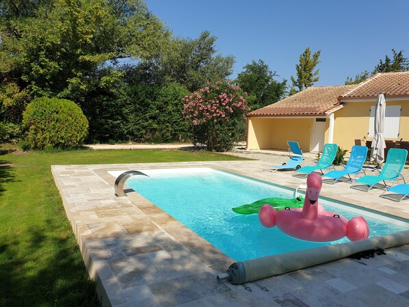 Outdoor pool, a heated pool - The Provençal villa. (Sarrians)